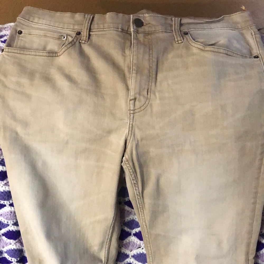 Men’s slim straight total flex pants. 38x32. Tan